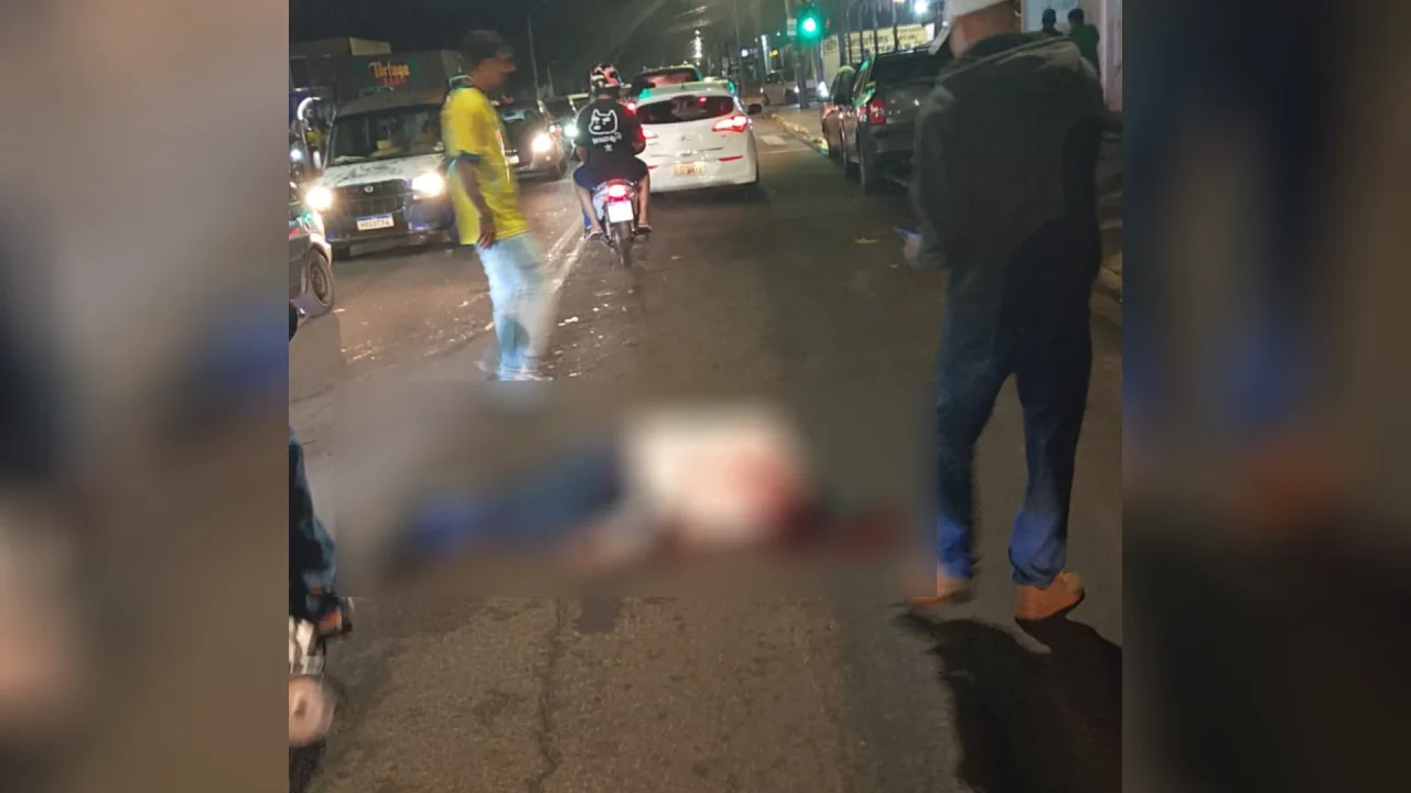 Cena chamou atenção de quem estava na via, movimentada após partida da Copa do M