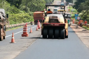 Obras são para ampliação e manutenção da rodovia — Foto: Obras são para ampliaçã