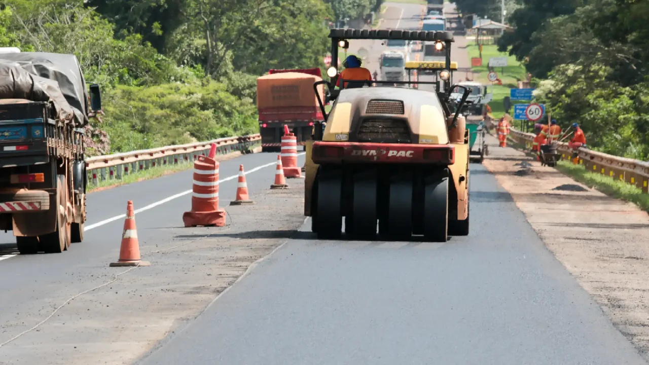Obras são para ampliação e manutenção da rodovia — Foto: Obras são para ampliaçã