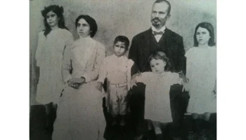Amando de Oliveira e família, pouco antes de seu assassinato — Foto: Amando de O