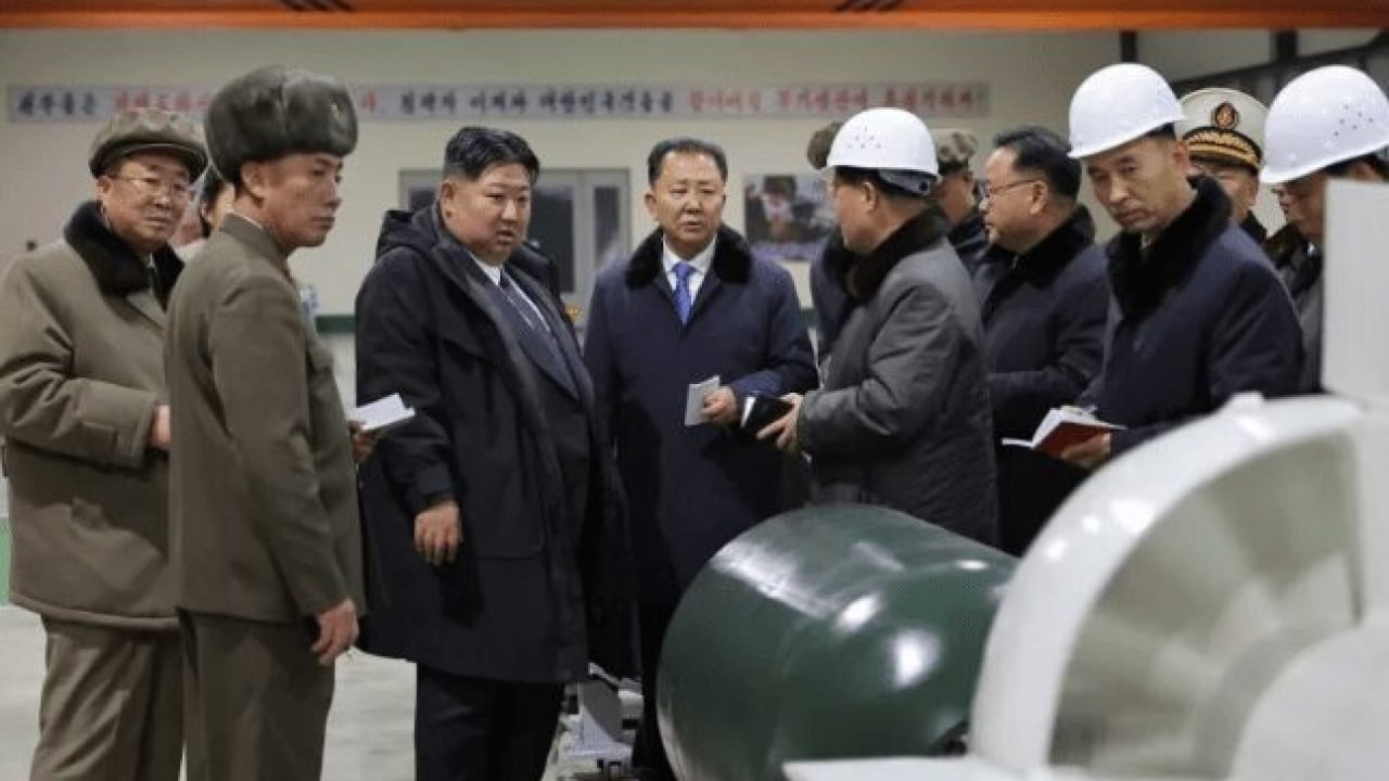 Coreia do Norte apresenta imagens de seu primeiro submarino nuclear