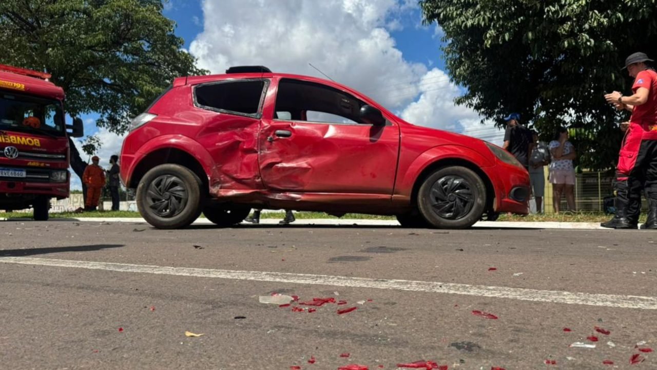 Ford Ká apresentou falha mecânica, segundo o motorista. — Foto: Ford Ká apresent