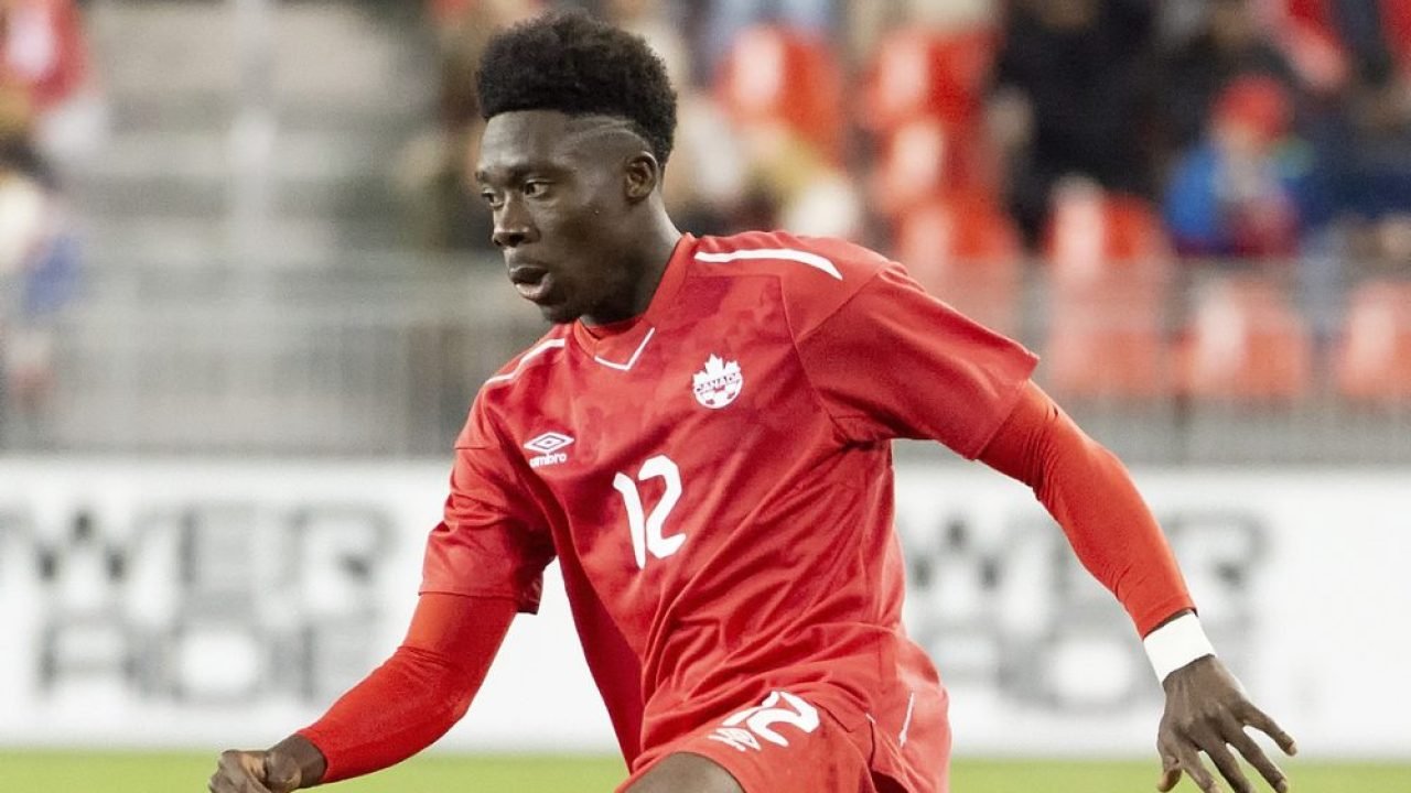 Jogador Alphonso Davies, da Seleção do Canadá. — Foto: Jogador Alphonso Davies,