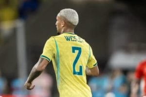 Jogador Wesley França com a camiseta 2 da seleção brasileira. — Foto: Jogador We