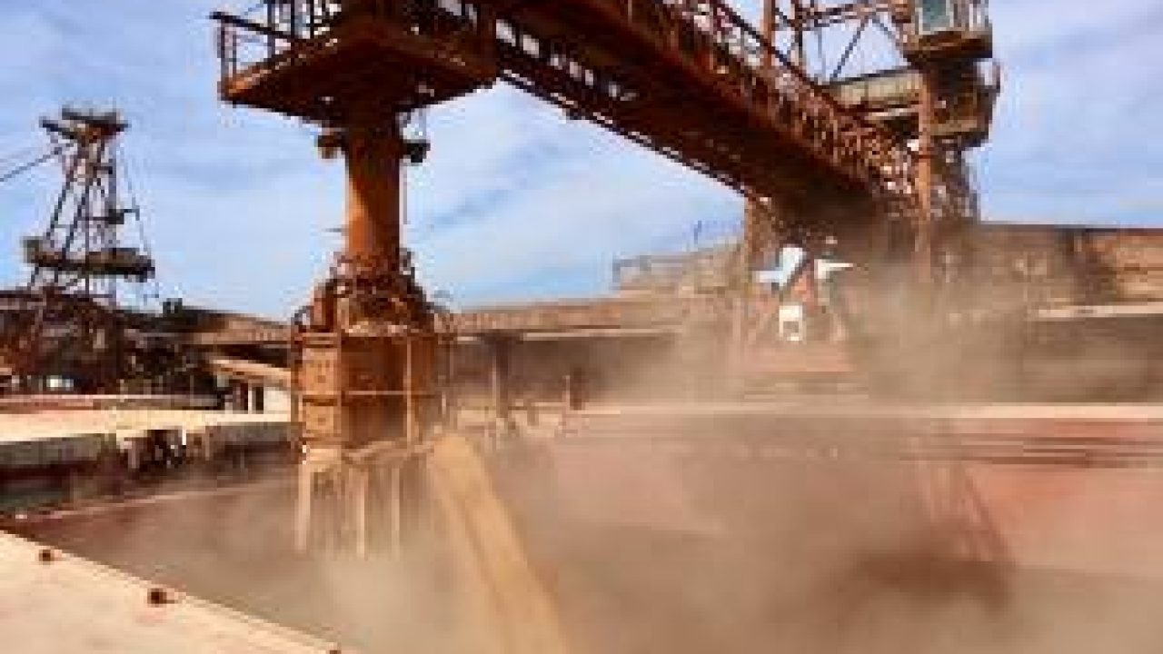 Economia brasileira enfrenta desafios em 2025