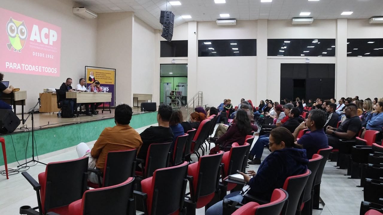 Professores-de-Campo-Grande-reunidos-em-assembleia-da-ACP-Madu-Livramento-Jornal-Midiamax-4