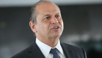 O líder do governo na Câmara, o deputado federal Ricardo Barros, fala à imprensa no Palácio do Planalto
