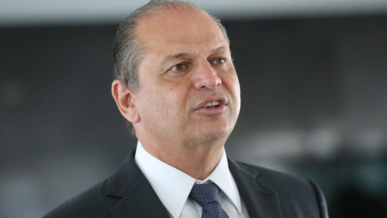 O líder do governo na Câmara, o deputado federal Ricardo Barros, fala à imprensa no Palácio do Planalto