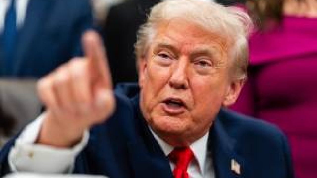 Trump Anuncia Tarifa de 10% sobre Importações de Oito Países Europeus