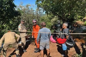 Foto: Corpo foi encontrado por volta das 8h (Foto: Leonardo de França, Jornal Mi