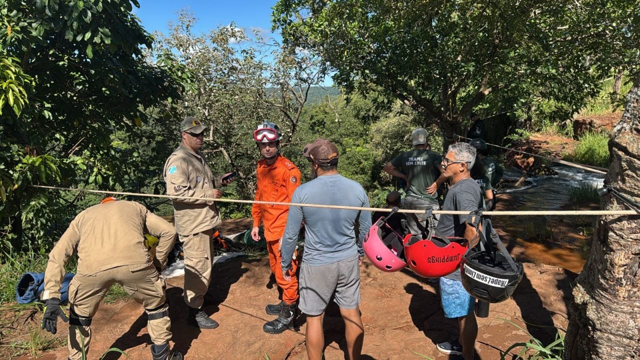 Foto: Corpo foi encontrado por volta das 8h (Foto: Leonardo de França, Jornal Mi