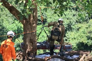 Foto: Corpo foi encontrado por volta das 8h. (Foto: Leonardo de França, Jornal M
