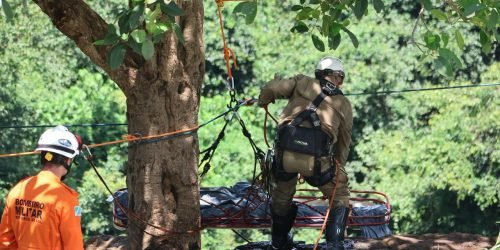 Foto: Corpo foi encontrado por volta das 8h. (Foto: Leonardo de França, Jornal M