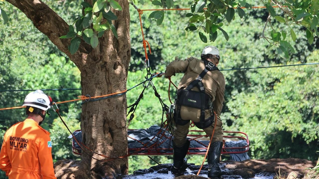 Foto: Corpo foi encontrado por volta das 8h. (Foto: Leonardo de França, Jornal M