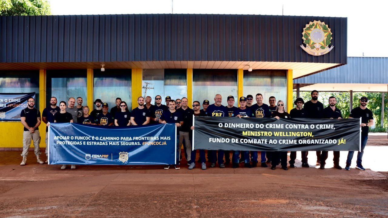 Foto: Mobilização da PRF e Policiais Penais Federais na BR-262, pela criação do