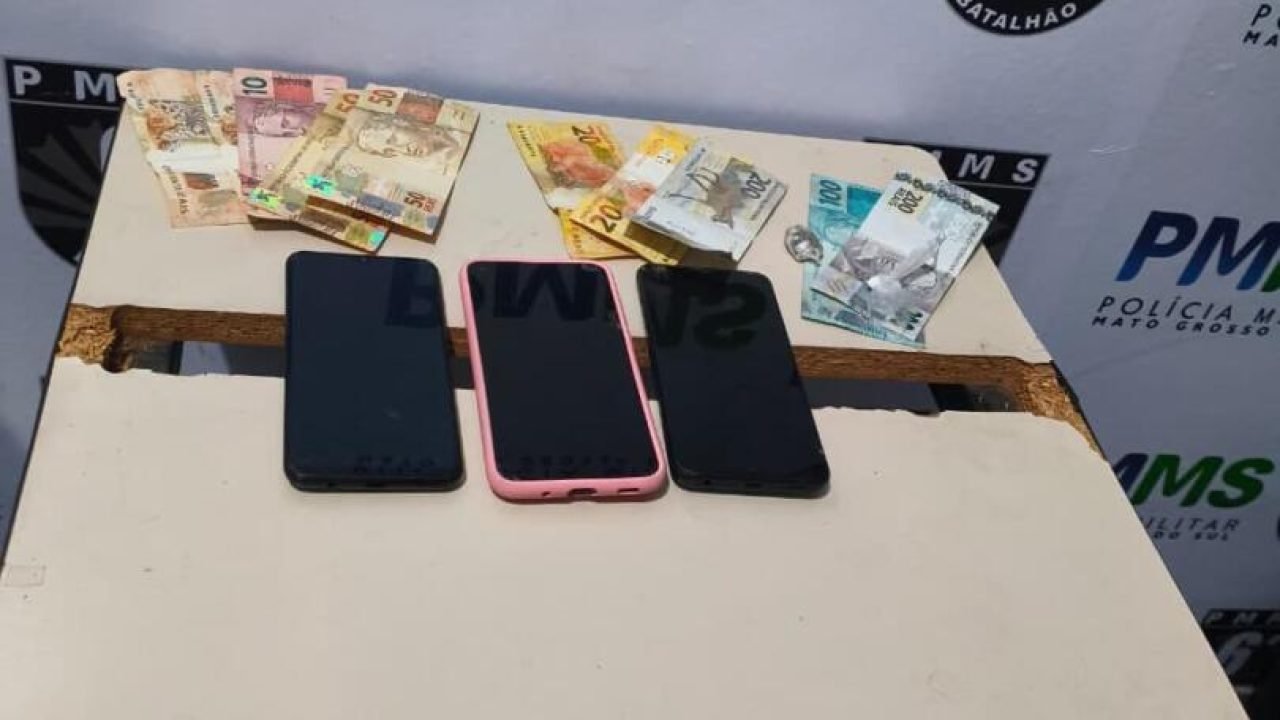 Itens roubados no estabelecimento — Foto: Itens roubados no estabelecimento - Fo