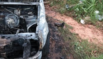 Picape incendiada — Foto: Picape incendiada - Foto: Madu Livramento, Jornal Midi