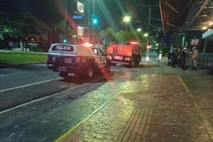 Foto: Motociclista foi levado para atendimento (Midiamax)