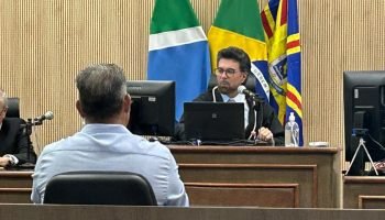 Vítima durante julgamento. (Foto: Leo de França, Jornal Midiamax)