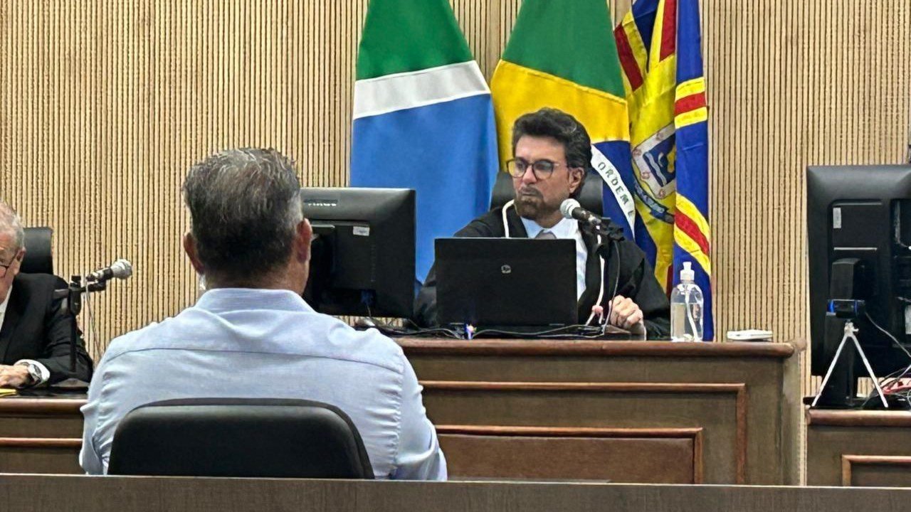 Vítima durante julgamento. (Foto: Leo de França, Jornal Midiamax)