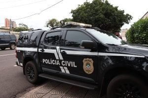 Foto: Equipe da Polícia Civil chegando ao fórum para audiência de custódia da mé