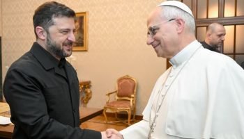 Papa Leão XIV Encontra Zelensky e Reitera Apelo por Paz e Diálogo