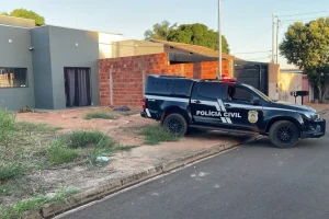 Arma, munições, droga e motocicletas foram apreendidas durante ação da Polícia C