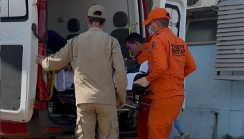 Vítima foi socorrida pelos bombeiros e encaminhada ao Hospital Regional - Foto: