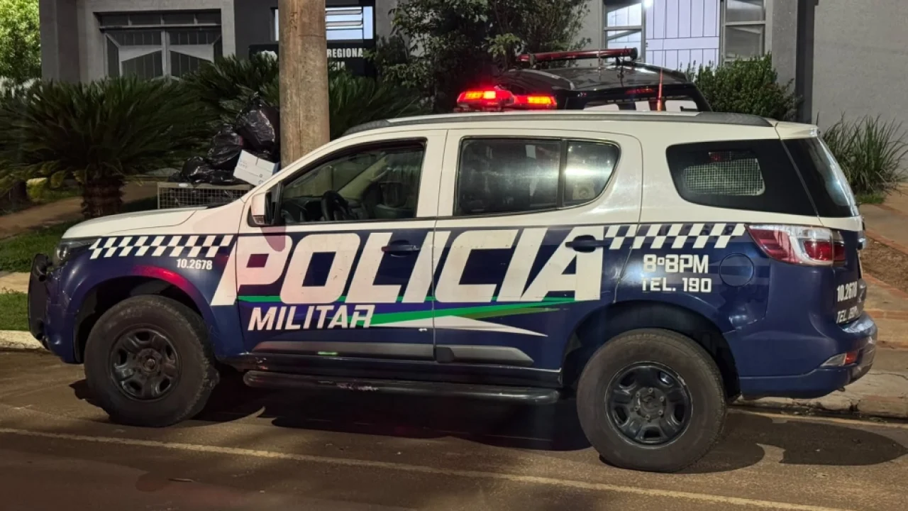 Foto: Motociclista recusou o teste do bafômetro e foi preso após a polícia const