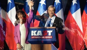 Kast vence eleição no Chile com ampla margem