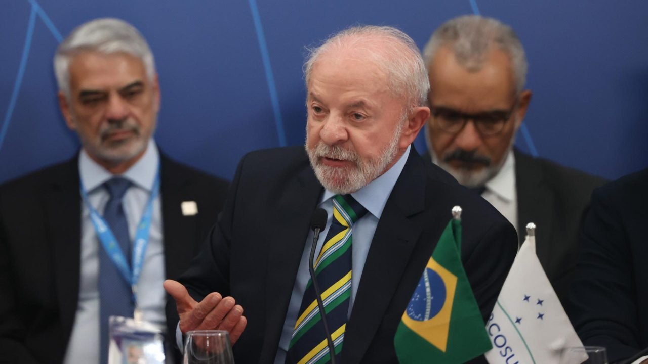 Advogado de Trump sugere medidas dos EUA caso Lula vete dosimetria