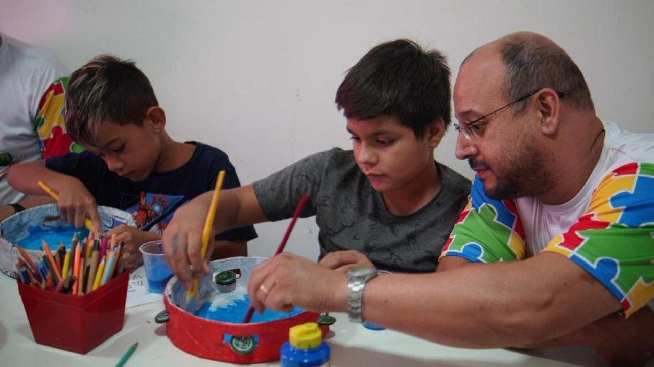 alems-intensifica-campanha-abril-azul