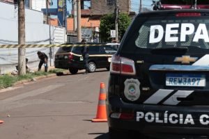 Foto: Equipes da Polícia no local. (Foto: Madu Livramento, Midiamax)
