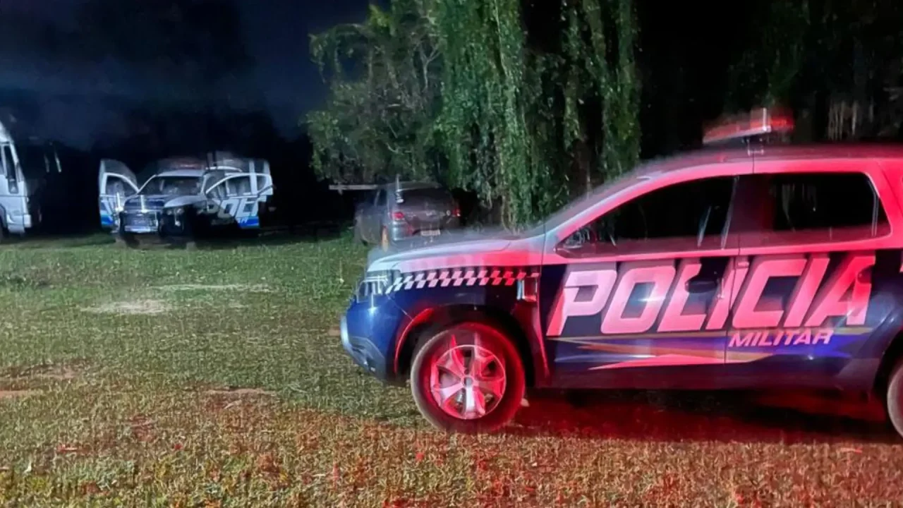 Polícia no local dos fatos. — Foto: Polícia no local dos fatos. (Foto: Fala Povo