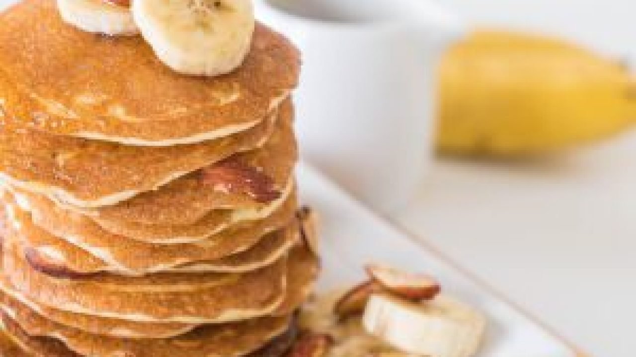 almond-banana-pancake