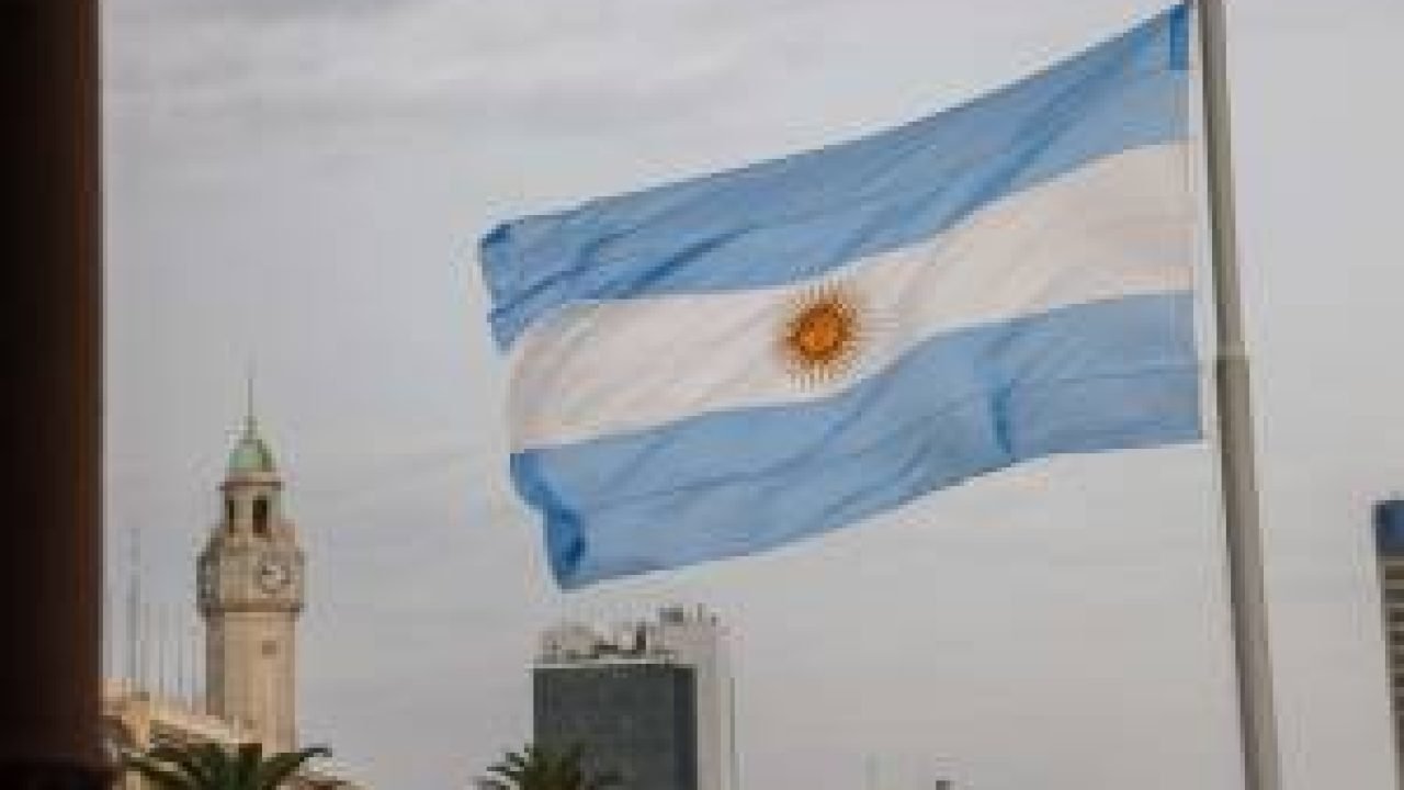 Argentina registra inflação de 2,8% em dezembro