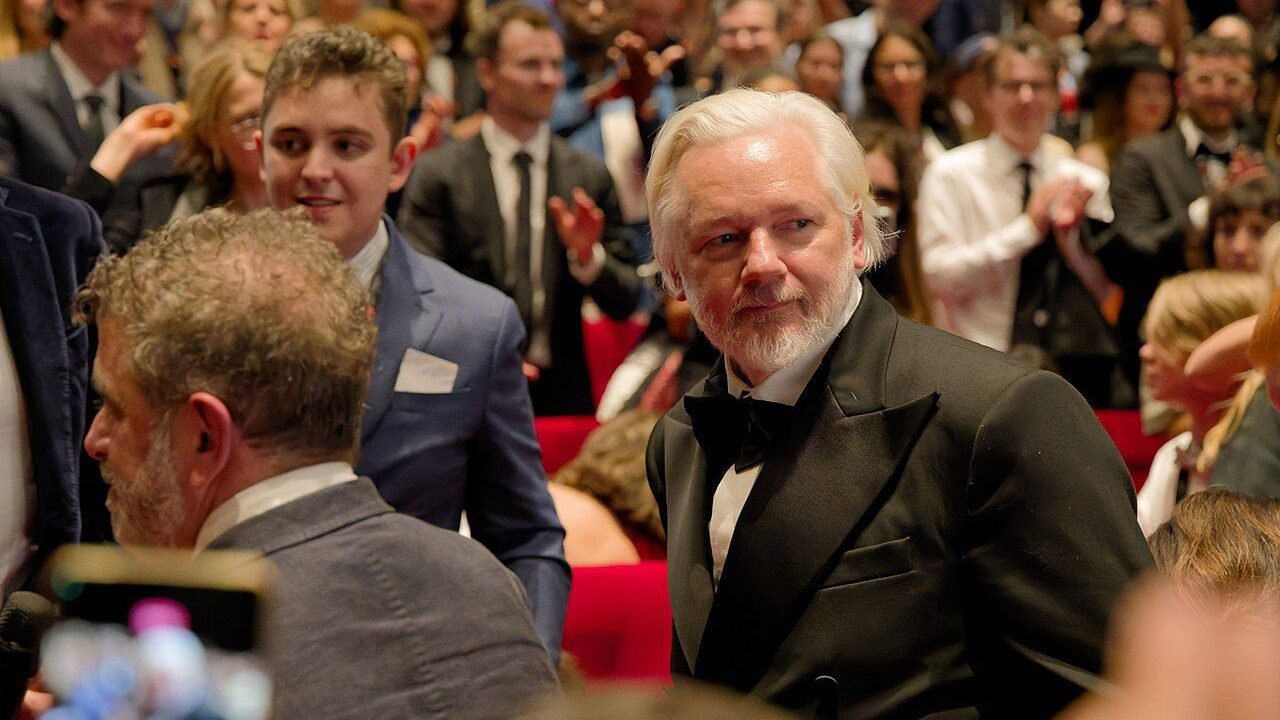 Julian Assange apresenta queixa criminal contra Fundação Nobel