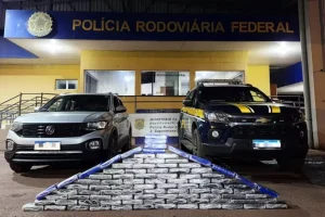 Foto: PRF apreendeu 96,9 quilos de cocaína escondidos em compartimentos ocultos