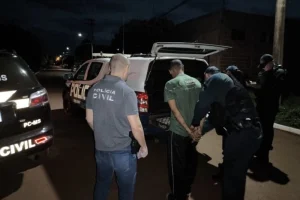 Momento da prisão do suspeito - Foto: Polícia Civil/Divulgação