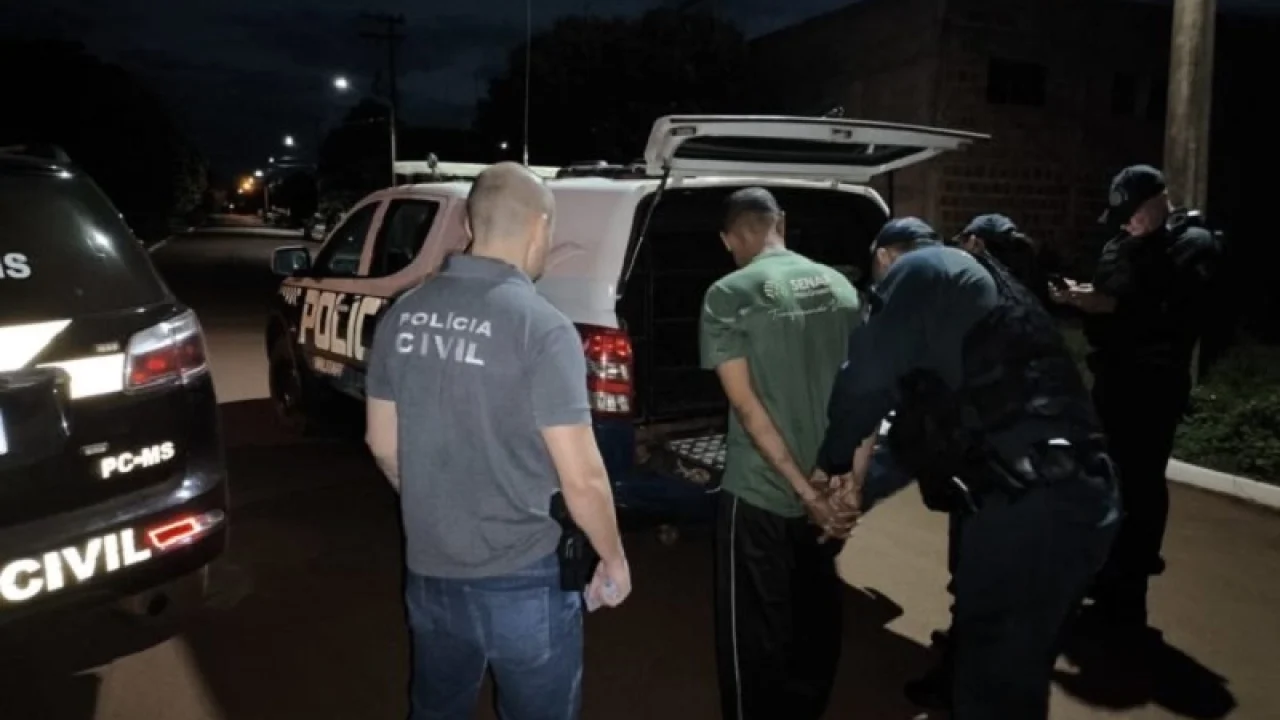 Momento da prisão do suspeito - Foto: Polícia Civil/Divulgação