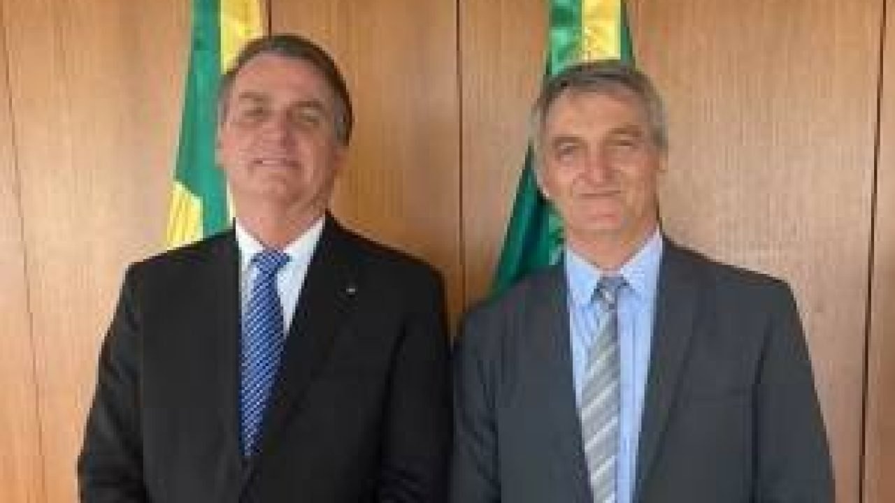 Bolsonaro e Irmão Acertam Quadra em Bolão da Mega da Virada