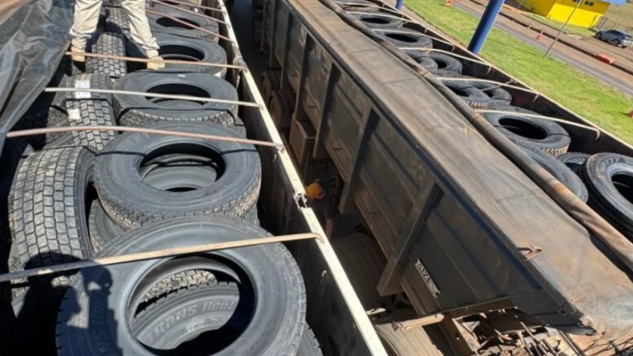 Carga de pneus apreendida — Foto: Carga de pneus apreendida - Foto: Divulgação