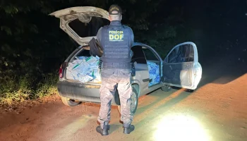 Veículo GM Celta carregado com 600 quilos de defensivos agrícolas contrabandeado