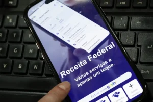 Receita paga nesta sexta maior lote de restituição do IR da história — Foto: Rec