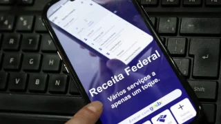 Receita paga nesta sexta maior lote de restituição do IR da história — Foto: Rec