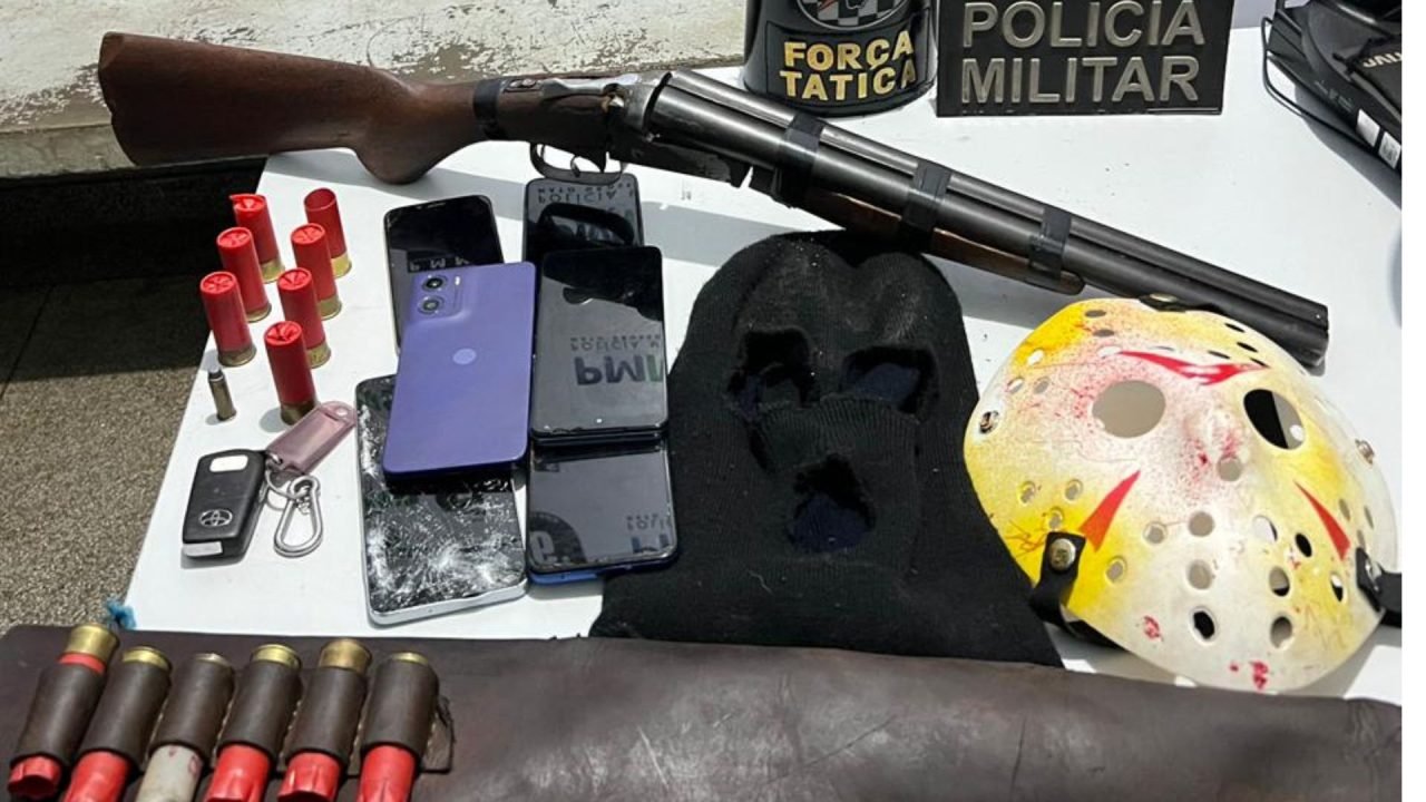 Foto: Armas foram encontradas dentro do alojamento do suspeito - Foto: Divulgaçã