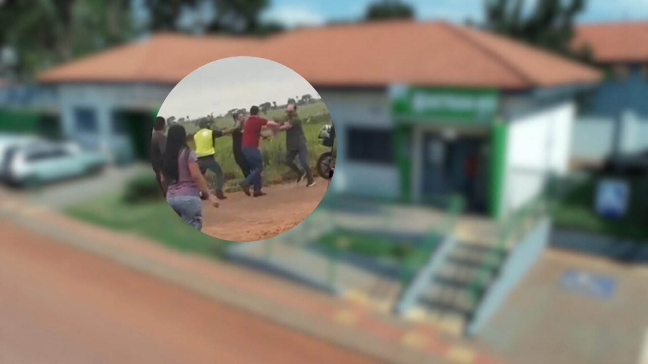 Instrutores brigaram por posição de cone em exame prático no Detran — Foto: Inst