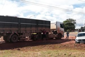 Foto: Veículos atolados no Jardim noroeste - Foto: Madu Livramento, jornal Midia