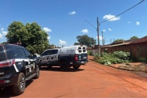 Foto: PM continua no local para preservação da cena do crime - Foto: Divulgação