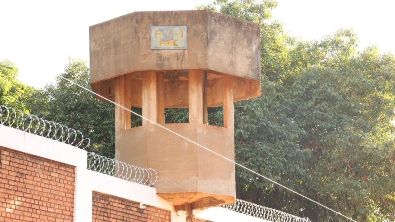 Torre de segurança do Estabelecimento Penal Jair Ferreira de Carvalho, conhecido